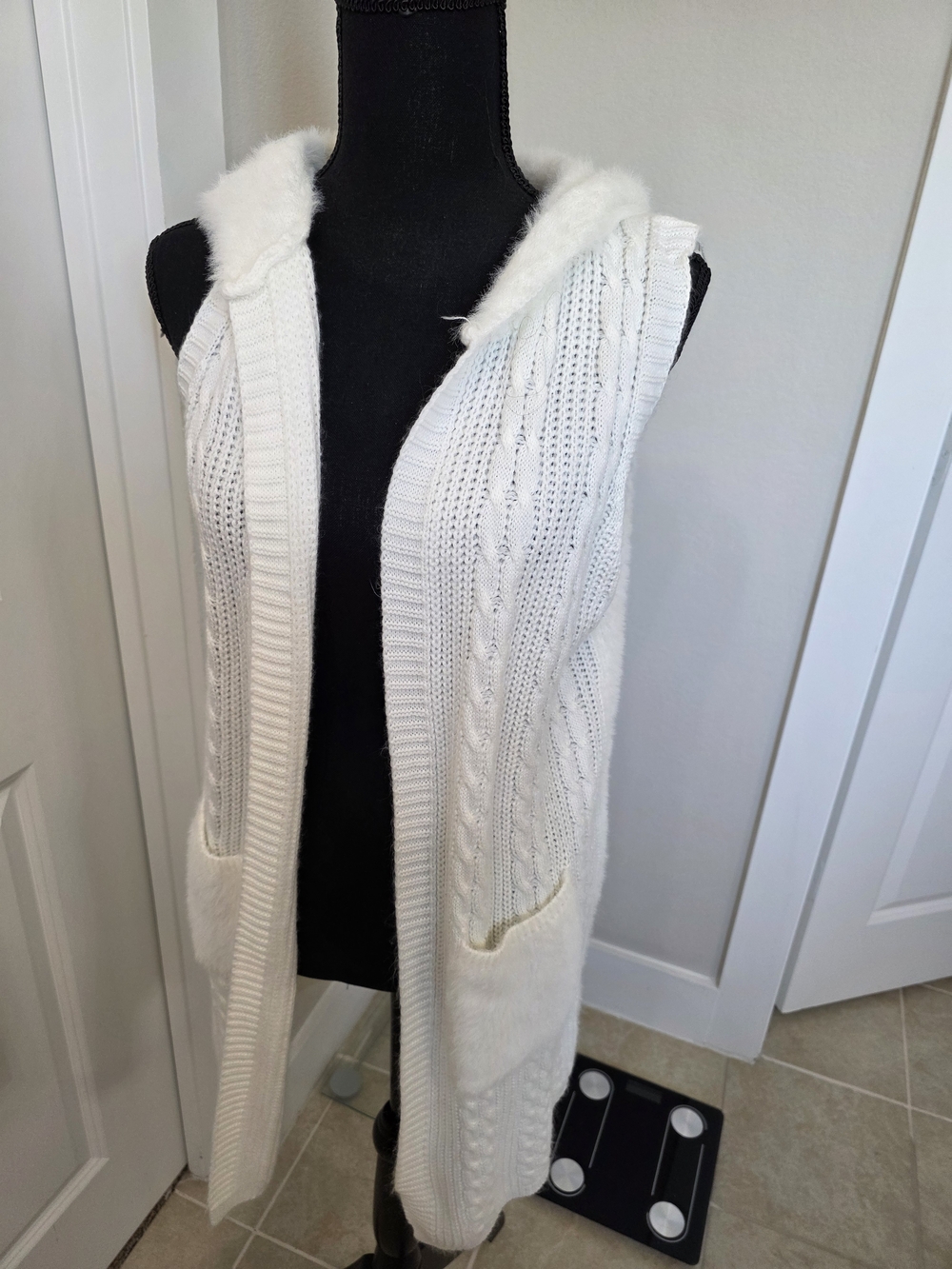 White Cable-Knit Hooded Sleeveless Sweater Vest